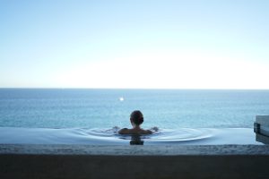 Piscina climatizada y spa con prevención de Legionella en Madrid