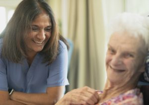Cuidado de personas mayores en residencia con control de Legionella